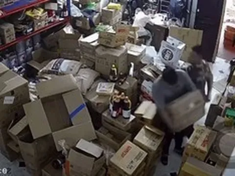 Tạm giữ đối tượng đánh người vì bị va quệt vào chân