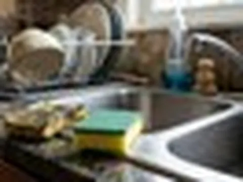 Lời khuyên khi dùng giẻ rửa bát: Giặt sạch, vắt khô vẫn là chưa đủ