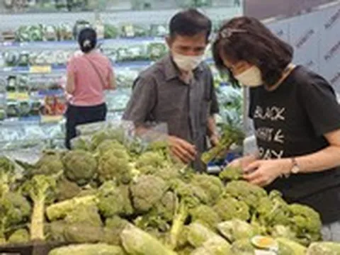 So giá, chờ khuyến mãi: Người tiêu dùng siết hầu bao thành quen