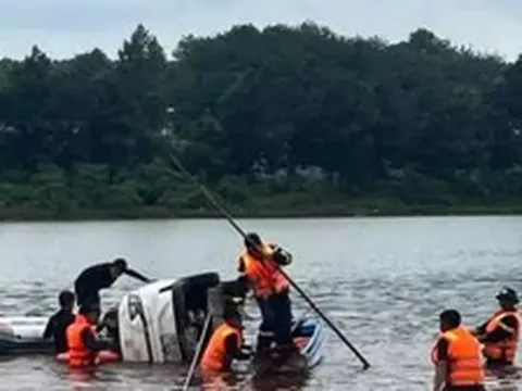 Tìm thấy chiếc ô tô nghi bị nước lũ cuốn trôi tại Đồng Nai