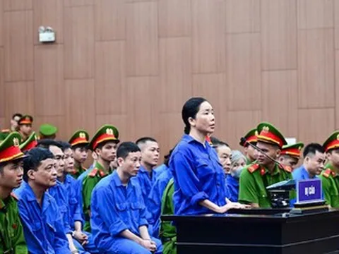 'Bà trùm' Mai Anh khai về tiền tỷ để trong thùng hoa quả, đưa đến nhà cán bộ