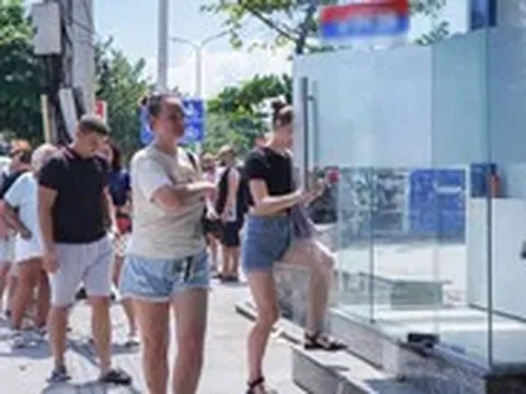 Lý do du khách Nga xếp hàng dài trước các trụ ATM ở Nha Trang