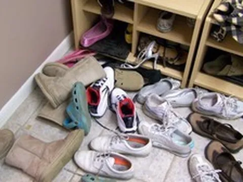 Giải pháp "thoát mùi" hôi cho tủ giày