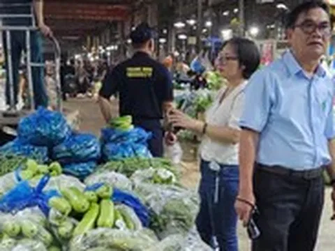 Giá rau củ chợ lẻ cao gấp 3-4 lần chợ đầu mối, người bán lãi đậm?