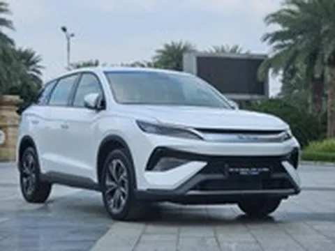 Xe hybrid ồ ạt tung ra thị trường, giá cả cạnh tranh khốc liệt