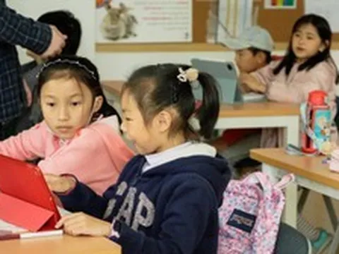 Nghiên cứu nổi tiếng giải mã 2 câu hỏi cha mẹ nào cũng quan tâm: Học càng lâu, vào trường càng tốt có thực sự kiếm nhiều tiền hơn?