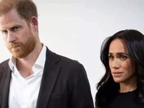 Harry - Meghan nổi giận