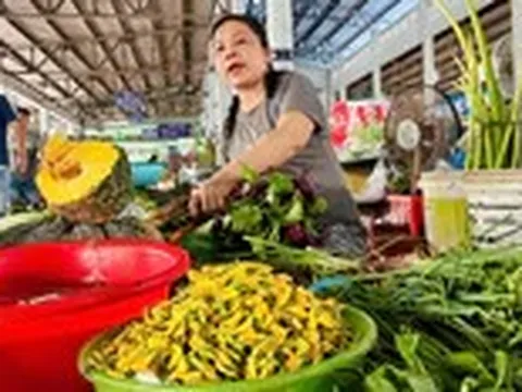 Giá cả đầu ngày: Rau đồng vào mùa, bông điên điển tăng giá; mãng cầu xiêm 90.000 đồng/kg
