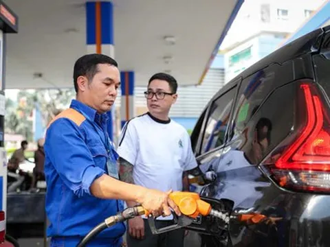 Băn khoăn đề xuất doanh nghiệp tự quyết giá xăng dầu, sáng chiều giá có thể khác nhau