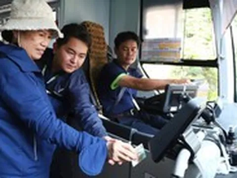 TP.HCM ngày đầu xác thực khi đi xe buýt miễn phí, người dân nói 'đã quá quen'