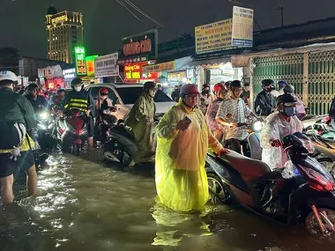Đường Ung Văn Khiêm 1 tiếng đi được 200m, vòng xoay Nguyễn Thái Sơn chạy vào là chôn chân