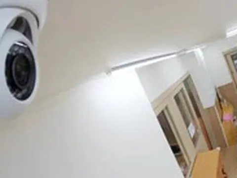 11h mở camera xem con ăn ngủ, chiều lại xem con học thế nào, mệt mỏi với cái camera lớp học