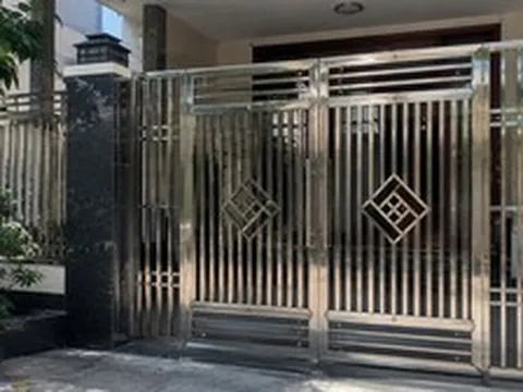 Tại sao ngày càng nhiều gia đình không làm cổng inox? Hóa ra 2 kiểu cổng này khiến mặt tiền đẹp, hiện đại hơn