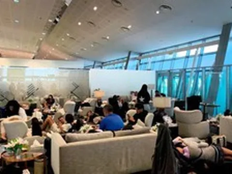 VIDEO: Cận cảnh hỗn loạn bên trong chuyến bay chở 174 người nghi bị cơ phó định cướp máy bay