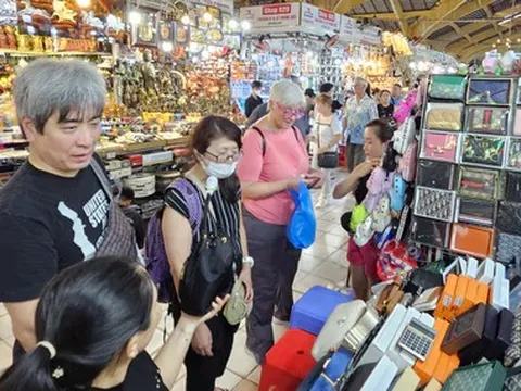 Cứu chợ 'chết lâm sàng': Bớt nói thách, chấn chỉnh thái độ kinh doanh… sẽ là cách?