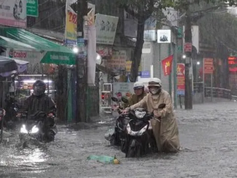 TPHCM chiều nay vẫn có thể mưa lớn kèm sấm sét, Nam Bộ tháng 10 nóng hơn