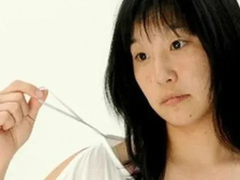 Hơn 90% người dùng không biết công dụng của 2 chiếc dây dài ở bên trong váy áo