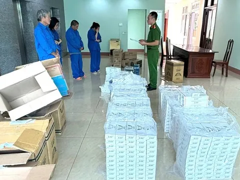 Cất giấu thứ không ngờ tại nhà, 4 người trong một gia đình bị khởi tố