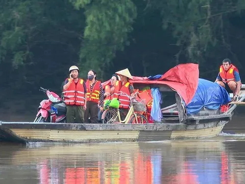 Ước mơ bên dòng sông Gianh: Bao giờ có một cây cầu?