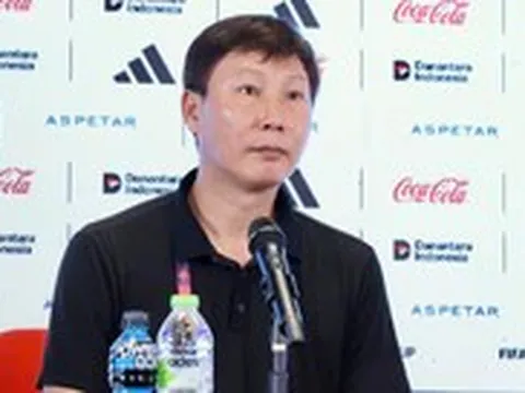 HLV Kim Sang Sik: 'Tôi chịu hoàn toàn trách nhiệm về kết quả thất vọng này'