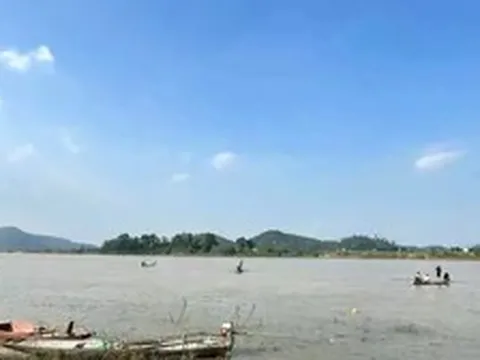 Tìm thấy thi thể người vợ trong vụ lật thuyền ở Nghệ An