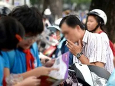 Điểm cấm hút vẫn 'ngập khói thuốc', đại biểu Quốc hội đề xuất chế tài xử lý người đứng đầu