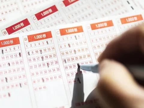 Thấy còn đúng 1 bộ vé số, người đàn ông nói "tôi mua hết", nào ngờ trúng gần 42 tỷ đồng