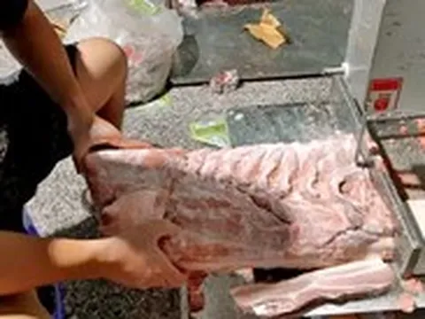 Thịt nhập siêu rẻ đổ bộ: Càn quét từ kho sỉ đến chợ đầu mối, thịt nhập đi về đâu?