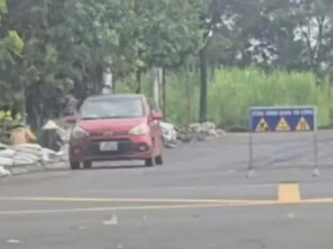 Xác minh động cơ của TikToker đăng clip 'dùng ô tô con lu lèn mặt đường nhựa'