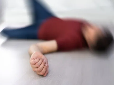 Chàng trai 24 tuổi nguy kịch vì 2 thói quen tưởng "chẳng hại gì" nhưng rất hại giới trẻ rất mê