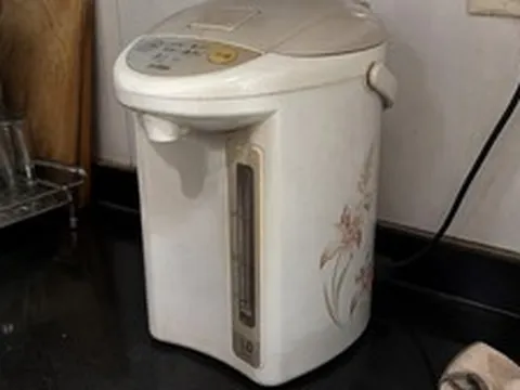 Tại sao ngày càng nhiều gia đình không còn dùng bình thủy điện? 2 thiết bị thay thế giúp việc lấy nước nóng thuận tiện hơn