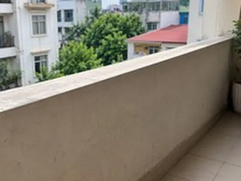 Tại sao ngày càng nhiều gia đình không còn làm lan can ban công kín mít? 2 kiểu mới giúp lấy sáng và nhìn nhà thoáng hơn