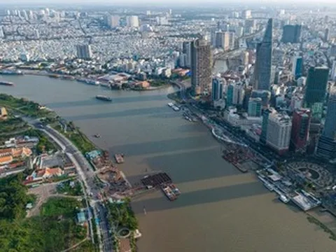Cấm luồng sông Sài Gòn để hợp long cầu đi bộ nghìn tỷ đồng