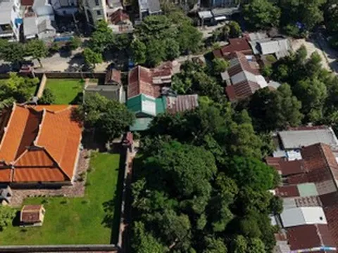 Hàng trăm hộ dân sống mòn mỏi, chờ di dời trong khuôn viên lăng vua nhà Nguyễn