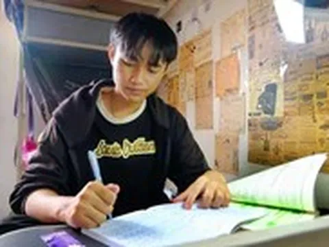 Mất mẹ và em, nam sinh dân tộc Chăm sụp đổ nhưng vẫn đậu ĐH Đà Lạt, đóng học phí xong còn 200.000 đồng