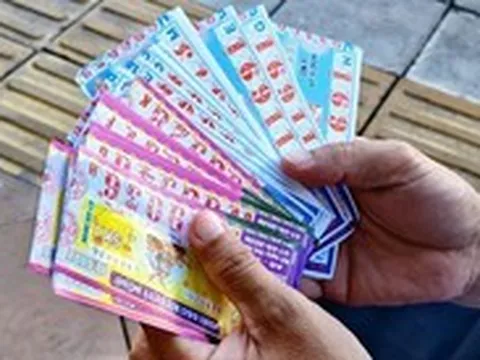 Cấm bán vé số cho người dưới 18 tuổi: Đại lý, người bán dạo băn khoăn lẫn lo lắng