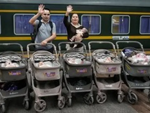 Hành trình ấm tình người giúp 5 em bé 8 tháng tuổi đi tàu 36 tiếng về nhà