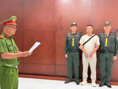 Chồng cũ Hằng Du Mục bị bắt giam vì liên quan đến sản phẩm táo đỏ