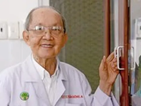 Tuổi 85, giáo sư Trần Đông A vẫn miệt mài cống hiến cho ngành y: ‘Còn sức khỏe, tôi còn làm’