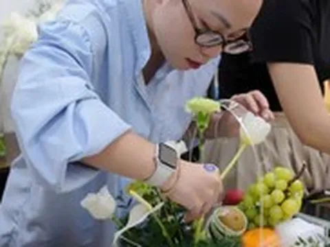 Quà 20-10 không chỉ có hoa và mỹ phẩm