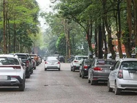 Tất cả người dân đỗ ô tô tại nhà hàng, quán cafe, nơi công cộng chú ý thông báo từ công an