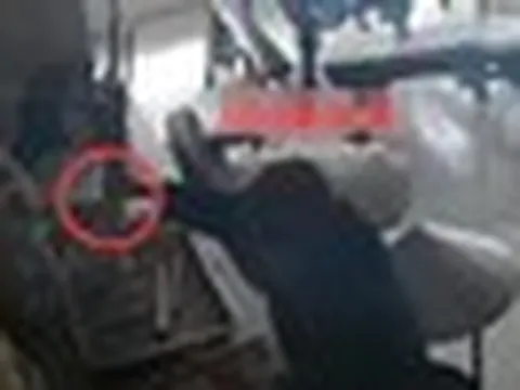 Cụ bà vừa châm lửa thắp 3 nén hương, sự việc kinh hoàng liền xảy ra