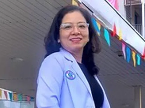 Bác sĩ kể phút cứu hành khách ngưng thở trên máy bay: 'Chạy không kịp mang dép, ép tim trong thế khó'