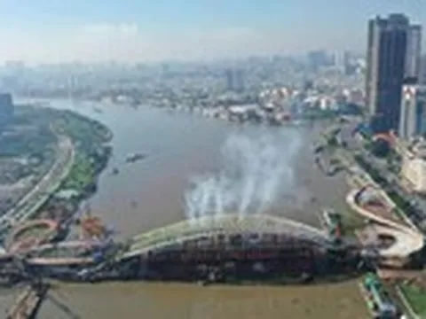 Hợp long cầu đi bộ qua sông Sài Gòn: Nối nhịp bờ vui