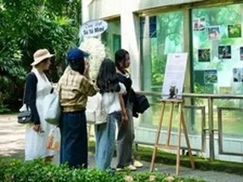Ngậm ngùi chia tay sư tử trắng vừa qua đời ở Thảo Cầm Viên