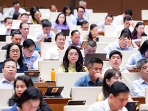 Quốc hội thảo luận về đề xuất hoãn xuất cảnh nếu 'chây ỳ' nộp phạt hành chính