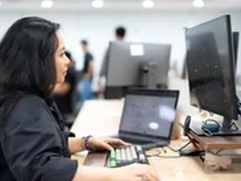 Đọc nhanh 26-10: Giá dầu kéo Dow Jones giảm 653 điểm