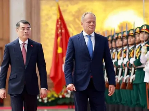 Lễ đón chính thức Thủ tướng Ba Lan Donald Tusk