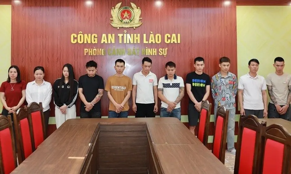 Khởi tố 11 đối tượng chuyên livestream "đổ thạch", chiếm đoạt 5 tỷ đồng